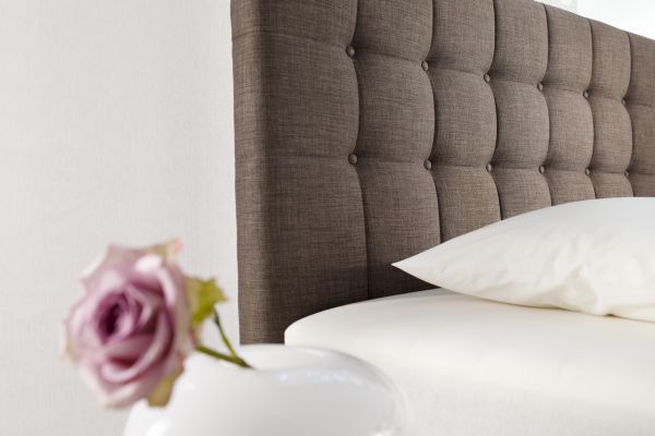 444-noblesse-boxspringbett-detail-kopfhaupt8A5AF873-0666-A6B4-E88E-A7CFF5DC96A7.jpg
